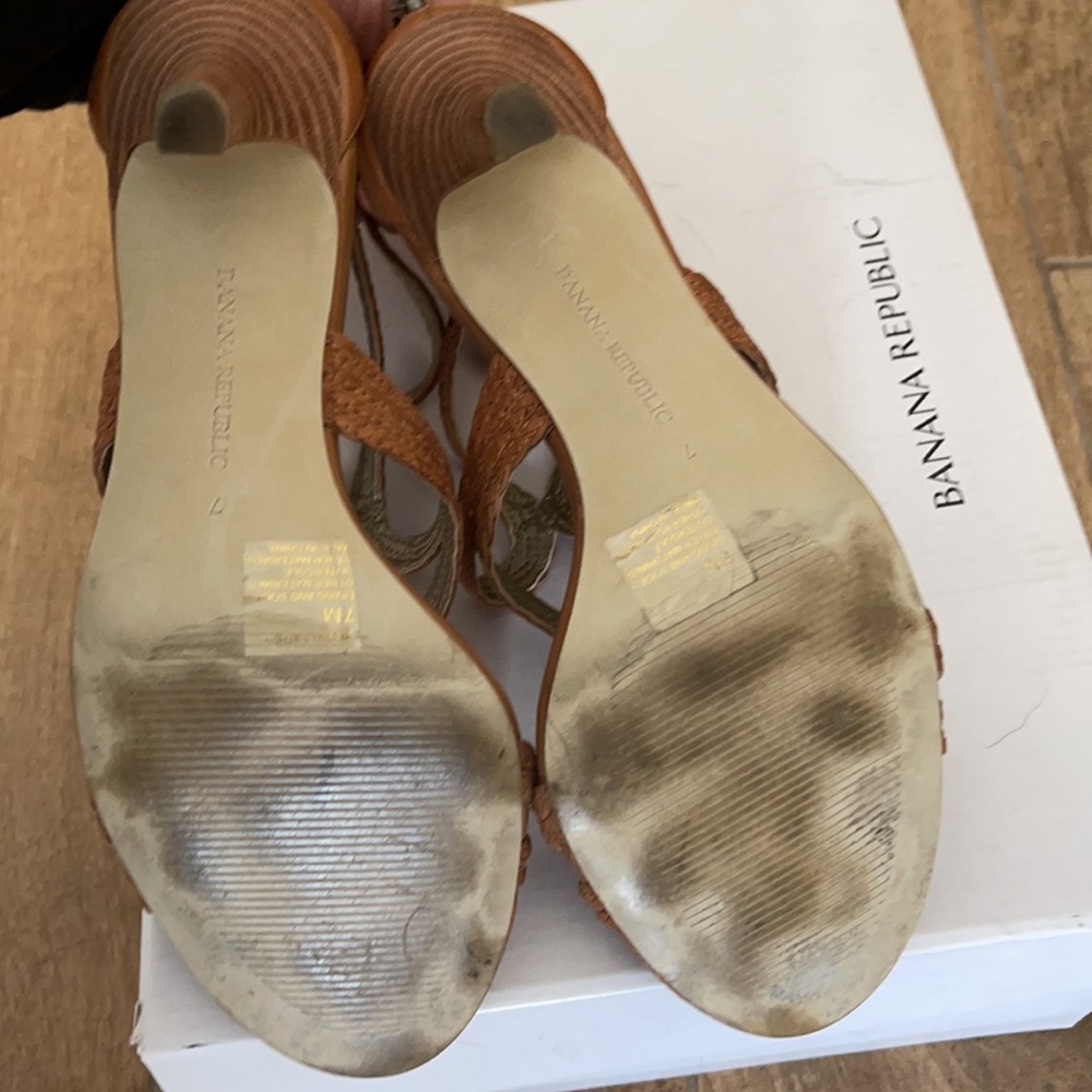 Banana republic heels size 7 tan leather - Picture 4 of 5